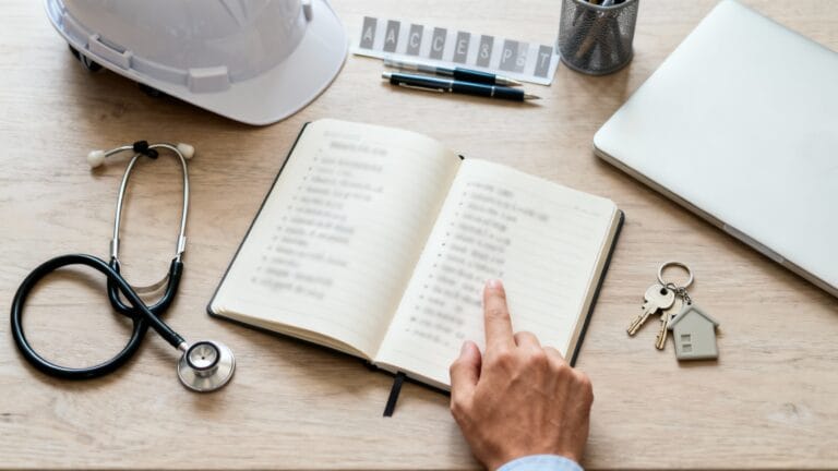 Liste A–Z des métiers en N sur bureau lumineux